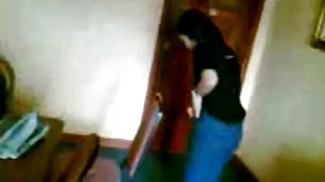 El porno en idioma español latino tipo se folla a una zorra madura en el baño