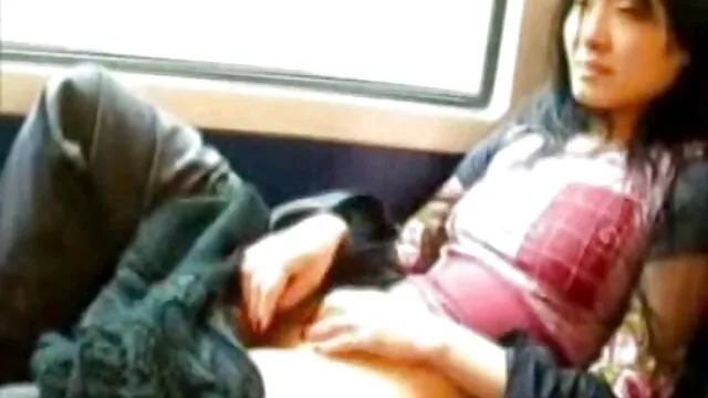 Dos perras hacen que un chico lama videos xxx audio latino el coño