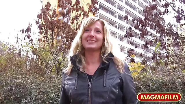 A una zorra xxx ispanas regordeta no le importa ser tocada por sus gruesas tetas y penetrada profundamente con una gorda follada en un coño mojado