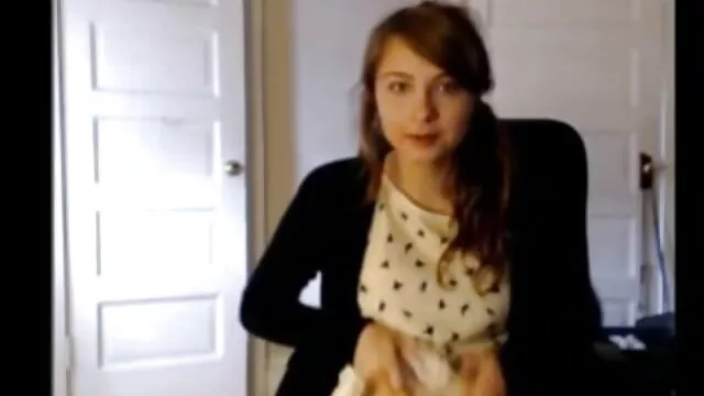 Perra pelirroja latinaspeludas loca camina desnuda por la calle