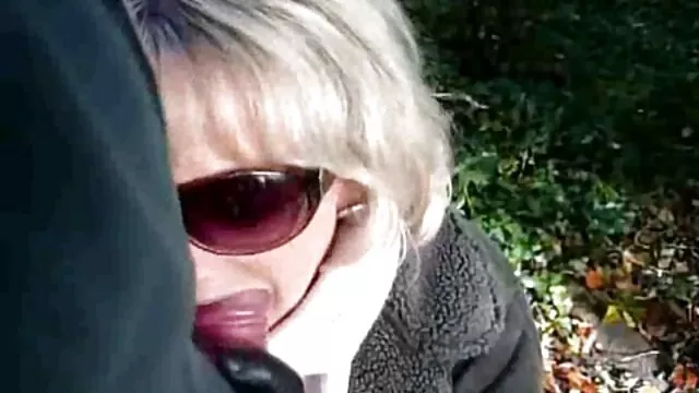 Nena pelirroja chupa la polla audio latino porno de nigga con los ojos vendados