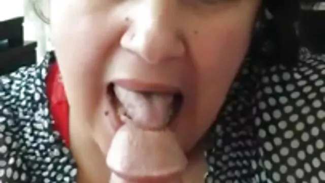 Una zorra gorda madura con una barriga enorme solo necesita ser sexo audio latino follada por una máquina sexual
