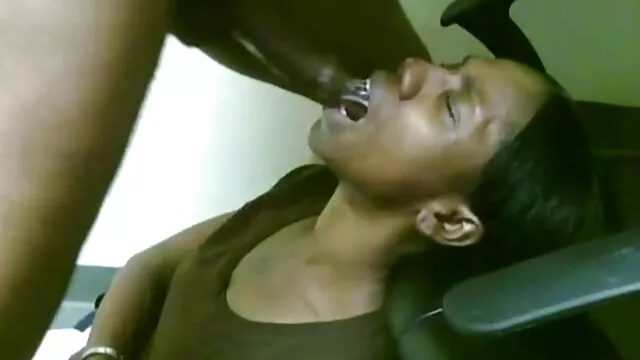 La chica sabe darle placer mejor video porno latino al chico con sus delgadas piernas, él le lame los dedos y ella le acaricia suavemente el pene con los pies.