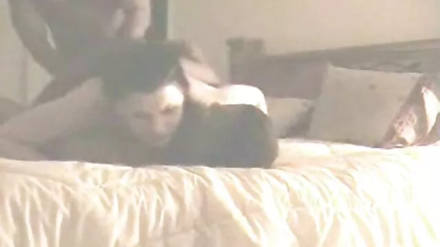 Perra bonita porno argentino latino follando a lo perrito