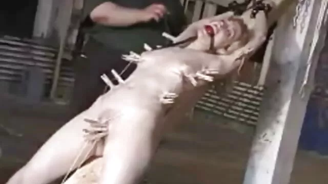 Un viejo gitano despertó a un videos pornográficos latinos jovencito con sus caricias