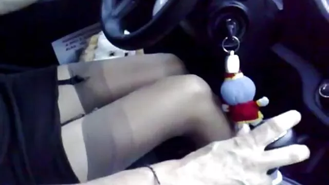 Una maravillosa porno latino espanol escena erótica, que es cortada por una de las chicas, ella quiere jugos femeninos, quiere tener sexo y comienza a lamer a su amiga