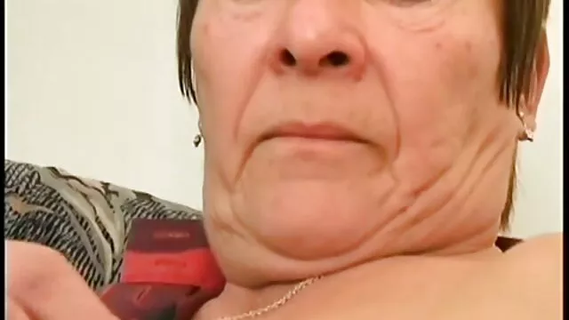 Una coqueta seductora se masturba descaradamente, masajeando el delicado clítoris con dedos delgados, pero ¿por qué sufrir una chica cuando hay un porno anime latino toro?