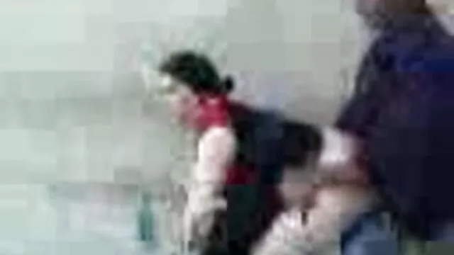 El tío calvo trajo una especie de joven puta al bosque y se desnudó cerca del coche, la puso de rodillas porno audio español latino y le dijo que se lo chupó antes de follar. Al final se corre en su culo