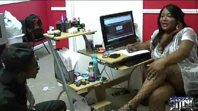 Hermosa estudiante folla frente a un amateur sexo latino amigo