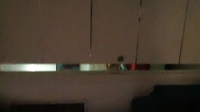 Lena se emborrachó y quiso chupar una polla porno real latino