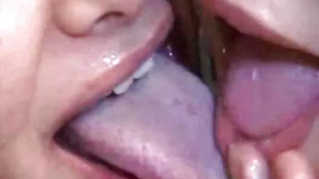 Un chico se folla a una stripper porno latino real en un bar
