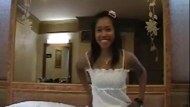 Morena apasionada Adria Rae porno latino online folla con un músico sexy