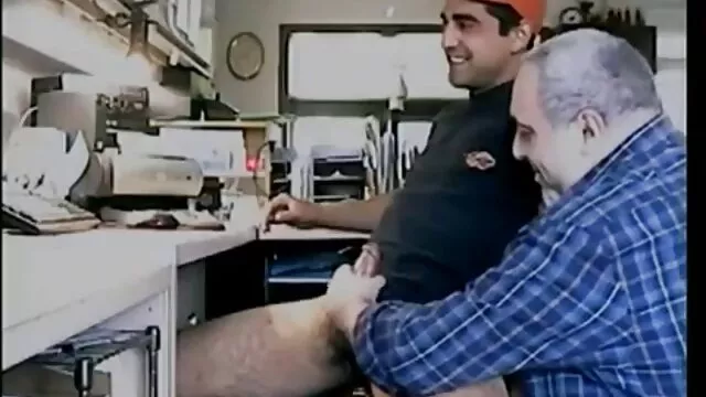 La señora del látex se burla sexo latino en español de la chica
