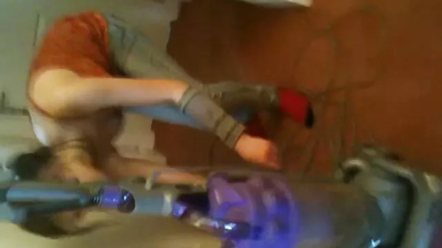 Bella asiática follada y alimentada sexo latino caliente con semen