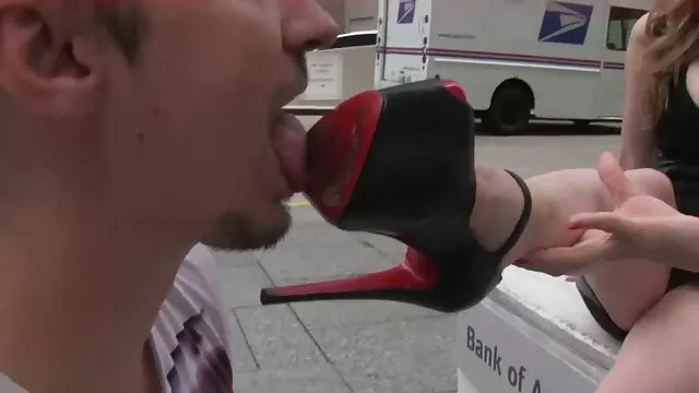 Chica ucraniana ejercita el coño porno latino colombiano